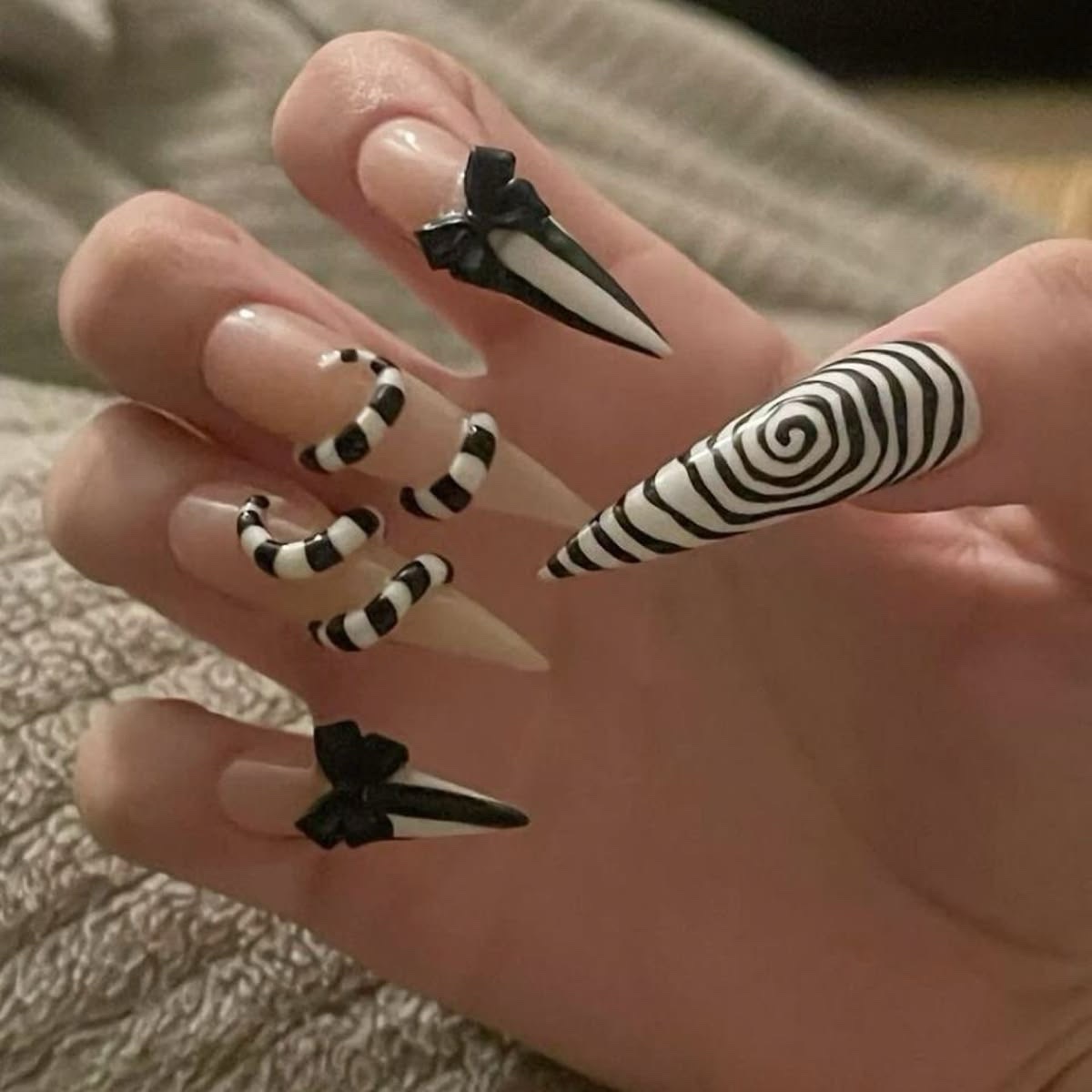 Spooky Spiral Bows Press-On Nails